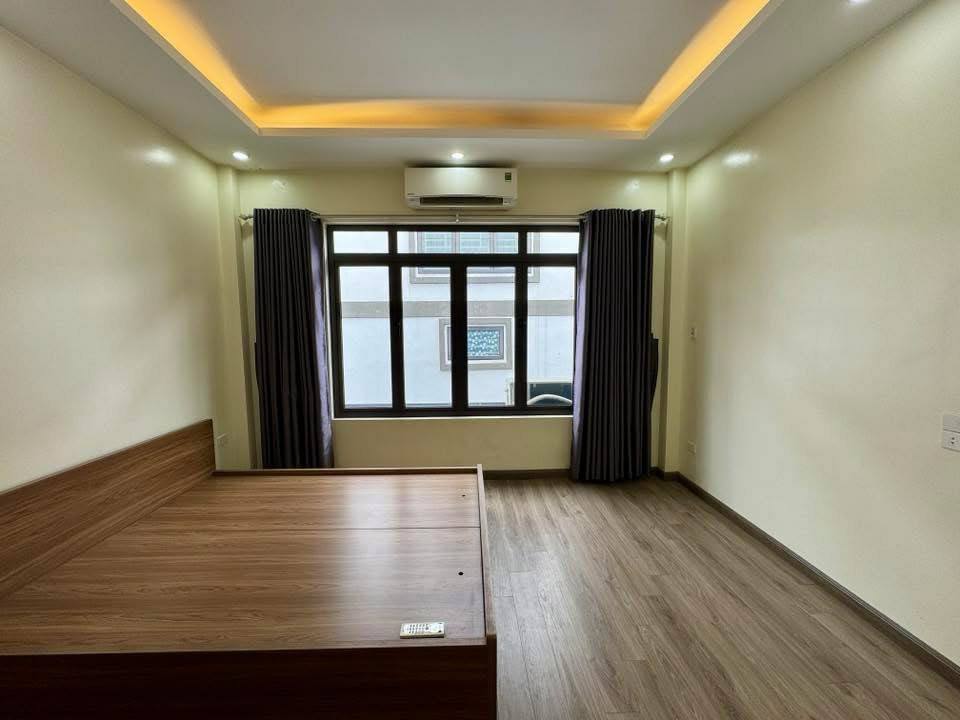 Bán gấp nhà Thịnh Liệt, Nhà đẹp vào ở ngay, 42m2, 9 tỷ